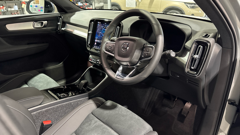 Volvo XC40 2.0 B3P Plus Dark 5dr Auto Petrol Estate